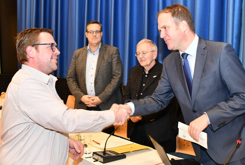 Bürgermeister Dirk Breuer und Peter Zylajew.