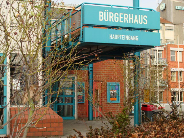 Eingang des Bürgerhauses.