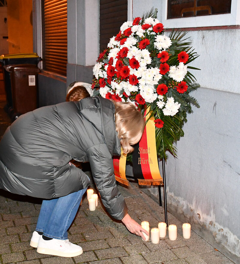 Kranzniederlegung Schweigemarsch in Hürth.