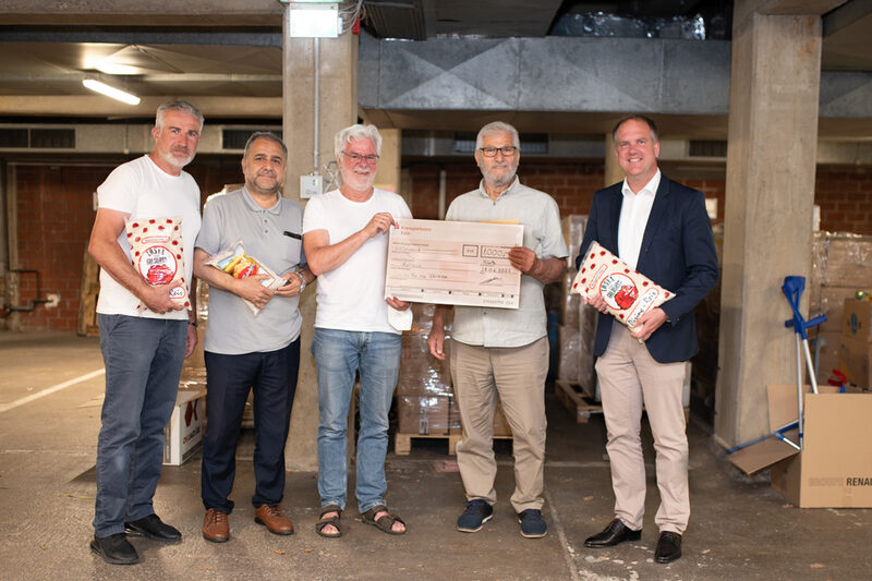 v.l. Veli Metin, Ali Boz, Reinhard Schmitt-Berger, Schatzmeister des Partnerschaftsverein Hürth e.V., Seref Turna, Vorstandsvorsitzender des Moschee Hürth e.V., Dirk Breuer, Bürgermeister.