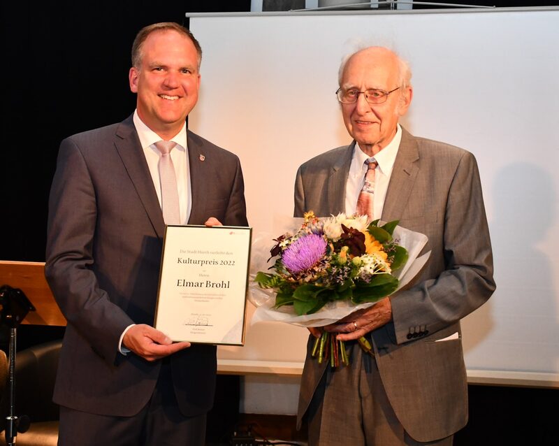 v. l.  Bürgermeister Dirk Breuer und Kulturpreisträger Elmar Brohl.