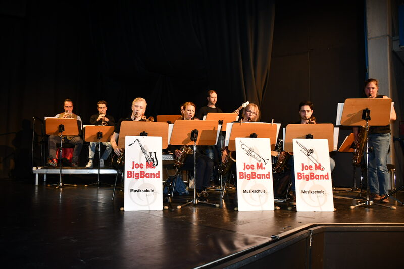 Die Joe M.-BigBand unter der Leitung von Axel Dorner bildet einen Programmpunkt beim Benefiz-Konzert im Römersaal des Bürgerhauses.