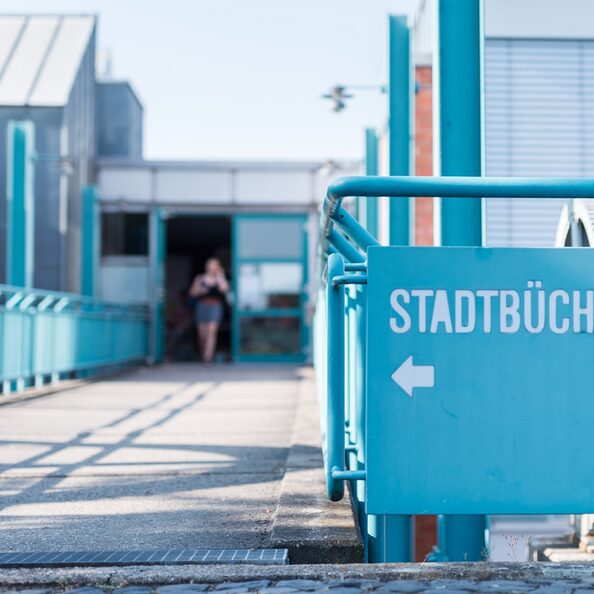 Stadtbücherei Hinweisschild.