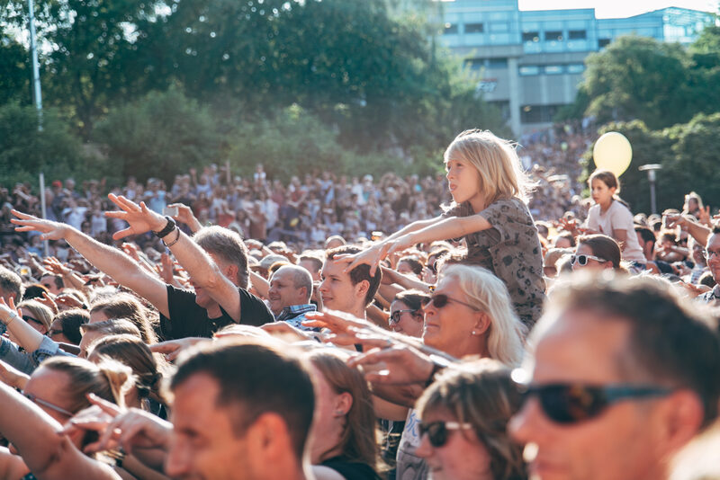 Besucher des Hürther Stadtfestes 2018.