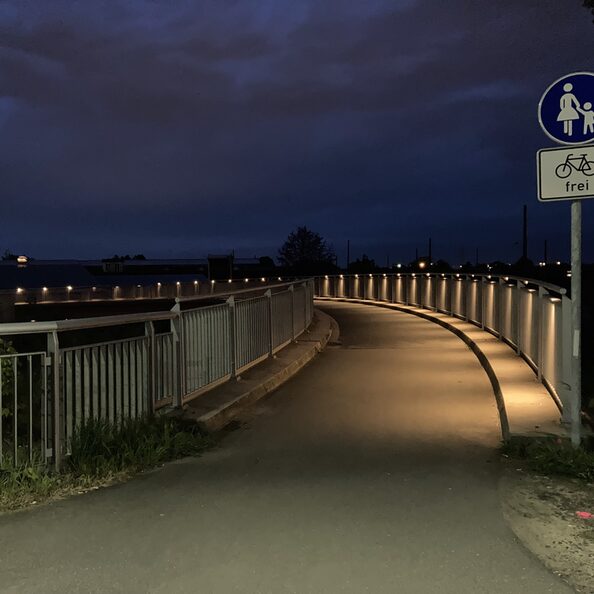 Beleuchtung der Rad- und Gehwegbrücke über die B265n