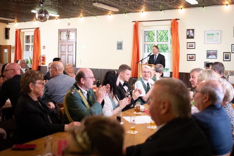 Beim Majestätenempfang würdigt Bürgermeister Dirk Breuer das ehrenamtliche Engagement.