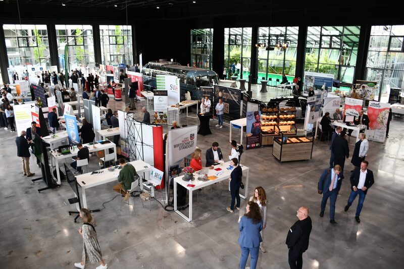 Der Wirtschaftstag 2022 fand mit rund 40 Ausstellenden auf dem Euronova Campus in Hürth-Kalscheuren statt.