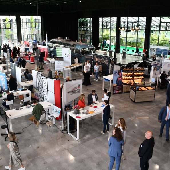 Der Wirtschaftstag 2022 fand mit rund 40 Ausstellenden auf dem Euronova Campus in Hürth-Kalscheuren statt.