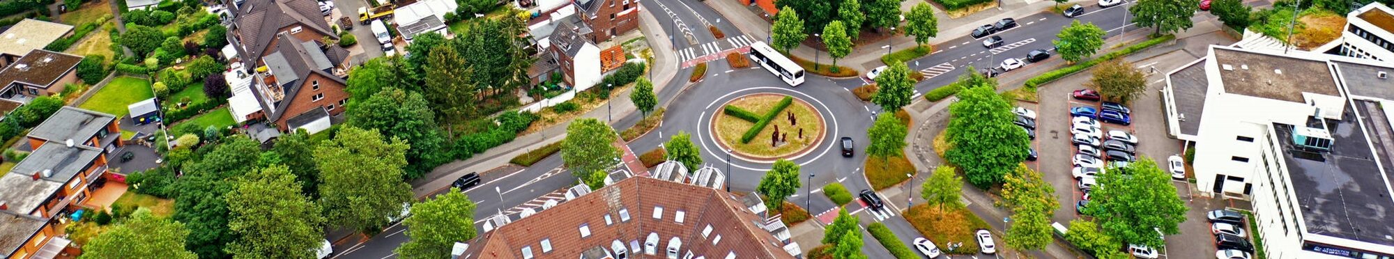 Luftbild Kreisel am Jugendzentrum Hürth.