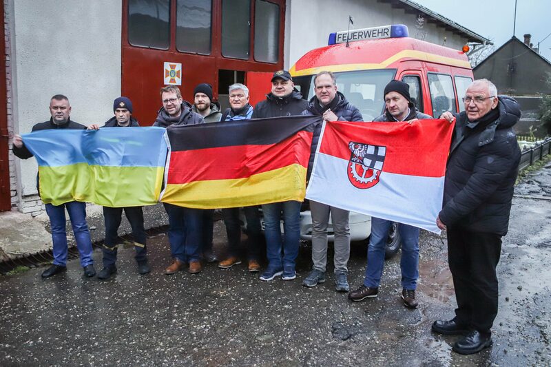 Übergabe des Mannschaftstransportfahrzeuges an die Feuerwehr Peremyschljany am 10.12.2022 (Foto: Stadt Hürth)